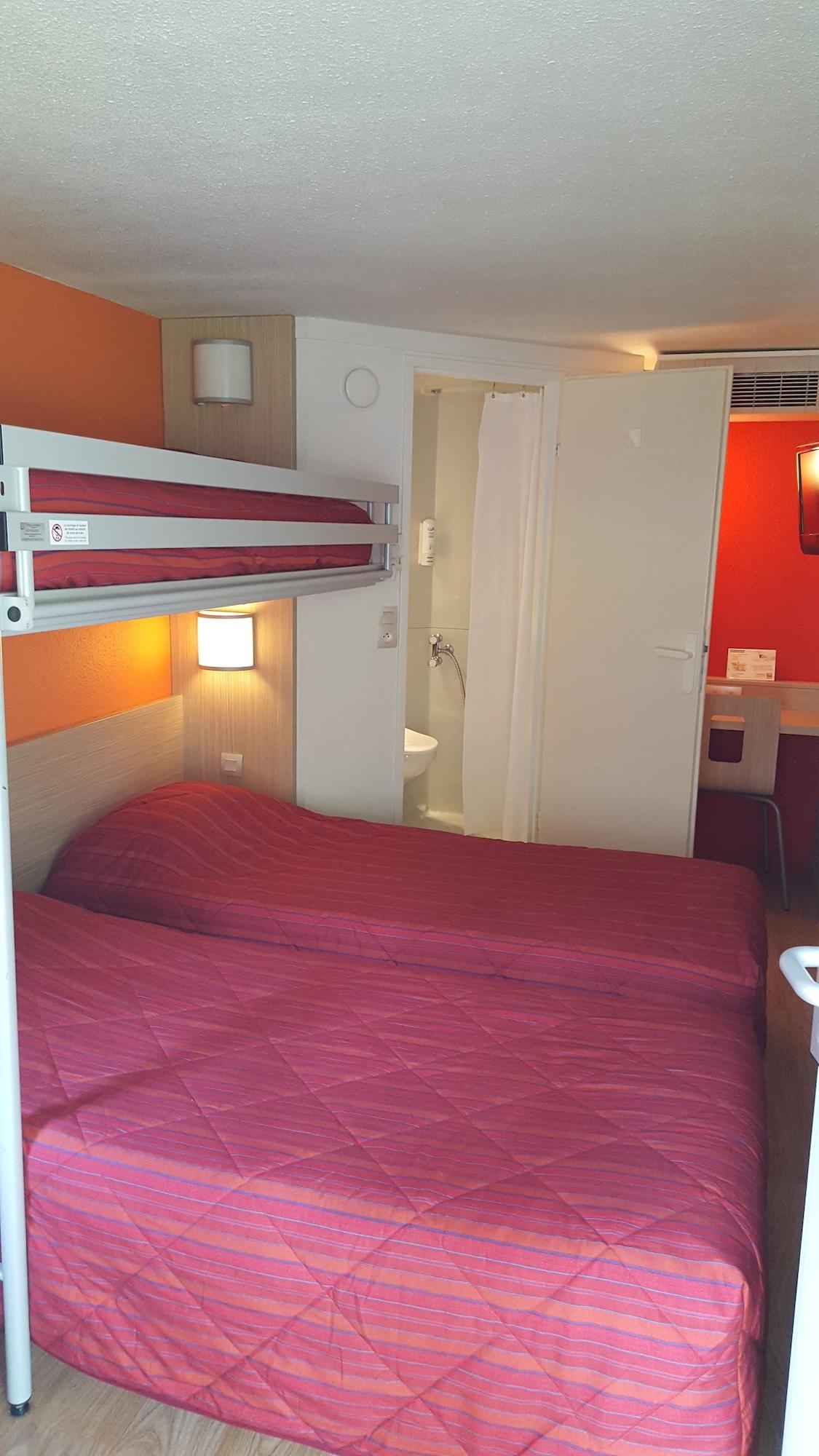 Premiere Classe Lyon Est Aeroport Saint Exupery Esterno foto