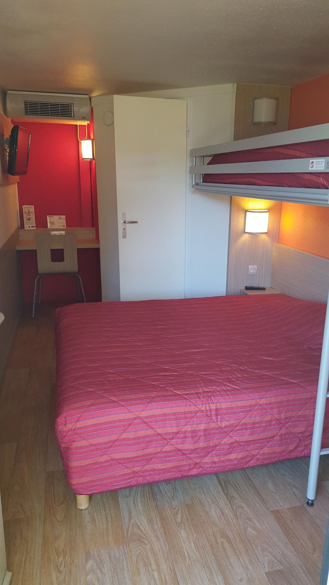 Premiere Classe Lyon Est Aeroport Saint Exupery Esterno foto