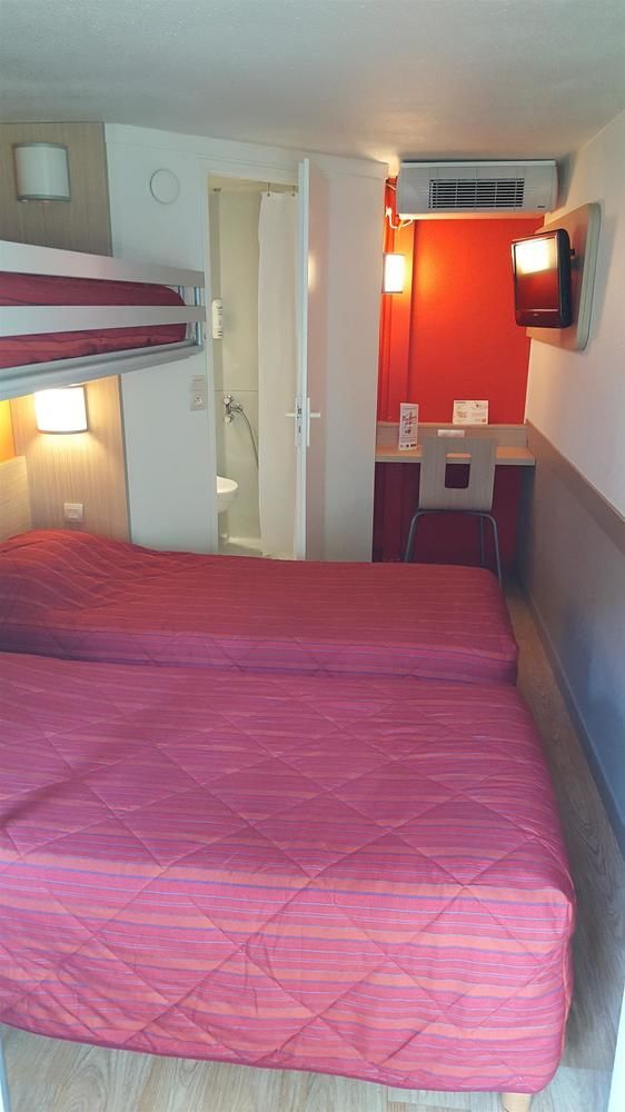Premiere Classe Lyon Est Aeroport Saint Exupery Esterno foto