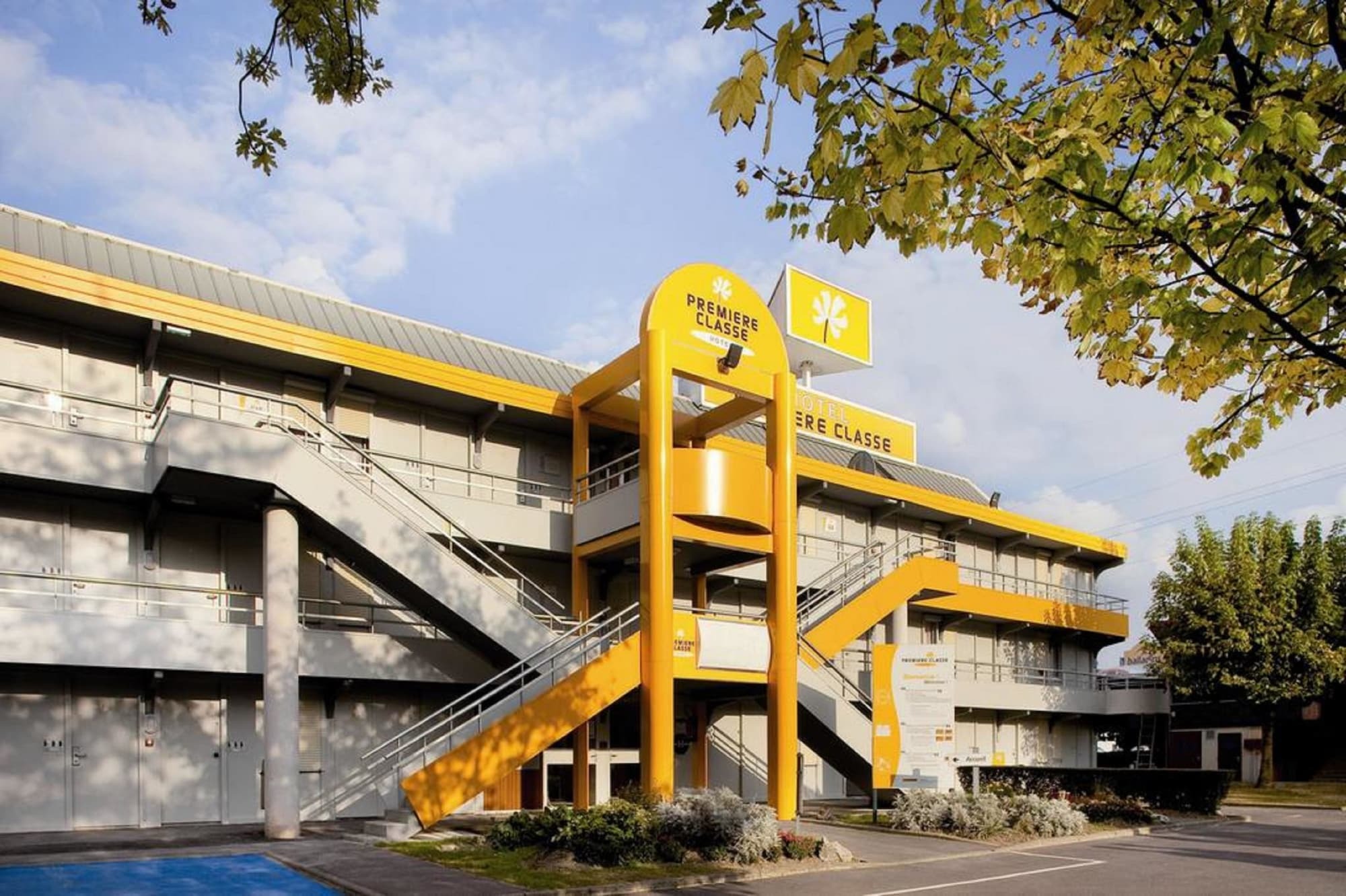 Premiere Classe Lyon Est Aeroport Saint Exupery Esterno foto
